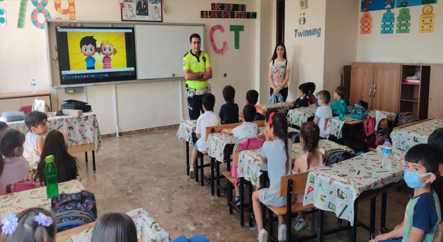 Mersin’de polisten öğrencilere trafik eğitimi