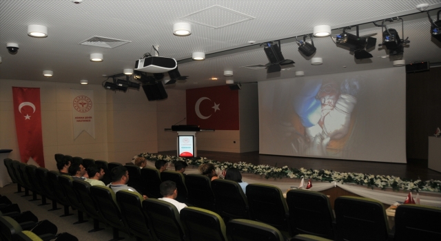 Adana’da mide kanseri ameliyatını doktorlar canlı yayınla izledi