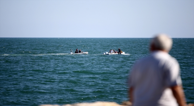 Alabora olan teknedeki 3 kişi yüzerek kurtuldu, 1 kişi botla kurtarıldı