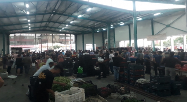 Mersin’de semt pazarında çıkan silahlı ve bıçaklı kavgada 10 kişi yaralandı