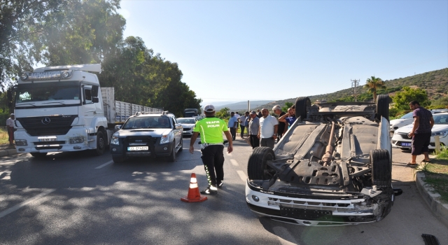 Mersin’de otomobilin çarptığı motosikletteki 2 kişi yaralandı