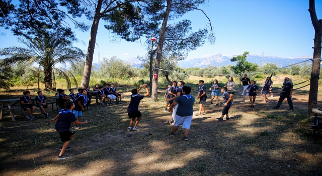 Antalya Büyükşehir Belediyesi izcileri, Zeytinpark’ta kampa girdi