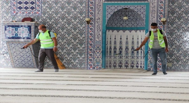 Mersin’de ibadethanelerde temizlik çalışması yapıldı