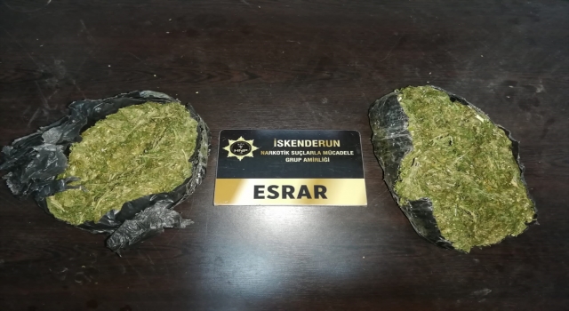 Hatay’da otomobilin tamponunda 1 kilo 65 gram esrar bulundu