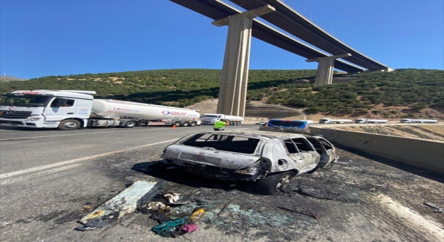 Gaziantep’te bariyere çarpıp alev alan otomobildeki 2 kişi yaralandı