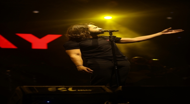 Şarkıcı Koray Avcı, Elbistan Festivali’nde sahne aldı
