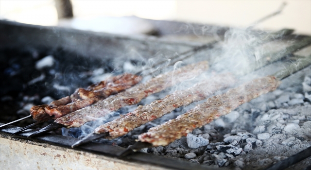 Seyyar tezgahlardaki tescilli lezzet: Adana kebabı