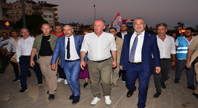 Memleket Partisi Genel Başkanı İnce, Manavgat’ta esnaf ziyaretinde bulundu