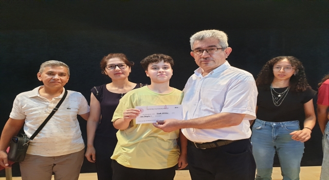 Kadirli Kaymakamlığından YKS ve LGS’de başarılı olan öğrencilere ödül
