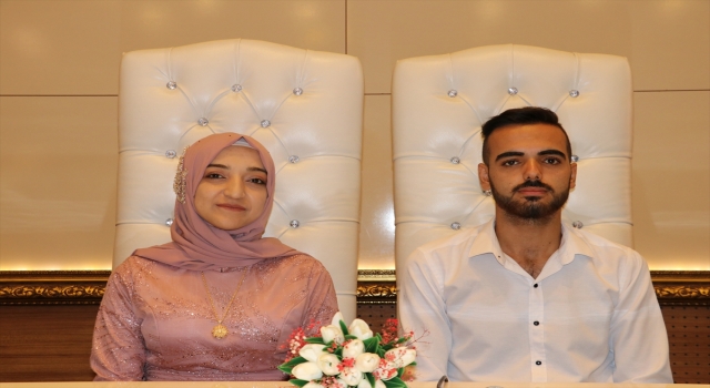 Gaziantepli işitme engelli çift nikah masasında işaret diliyle ”evet” dedi