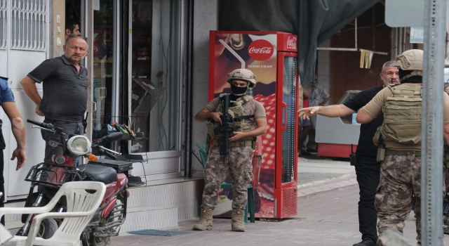 Adana’da kasapta 2 kayınbiraderini silahla yaralayan, 1 kadını rehin alan zanlı yakalandı