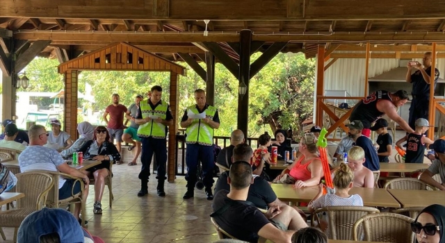 Antalya’da turistlere trafik güvenliği anlatıldı