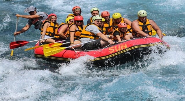 Rafting tutkunlarının adresi Köprüçay bu yıl turist sayısında rekora gidiyor