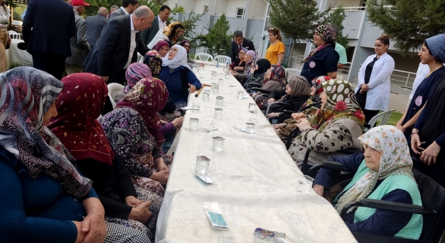 Kahramanmaraş’ta huzurevi sakinlerine aşure ikram edildi