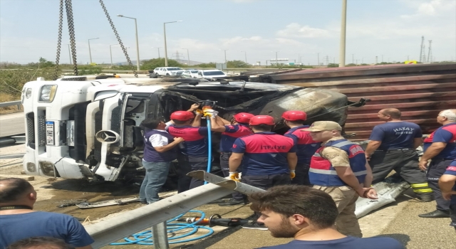 Osmaniye’de devrilerek yanan tırda sıkışan sürücü hayatını kaybetti