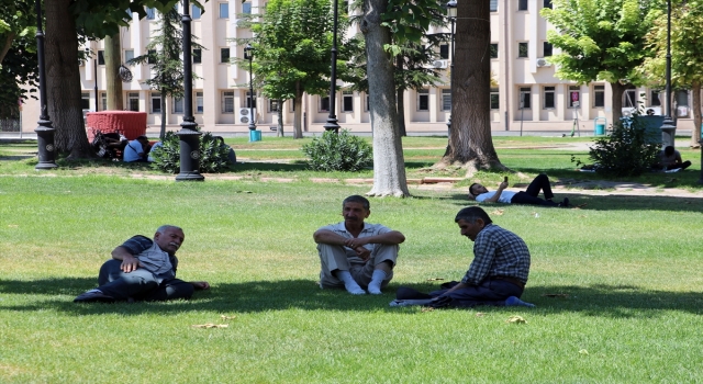 Gaziantep’te sıcak hava bunaltıyor