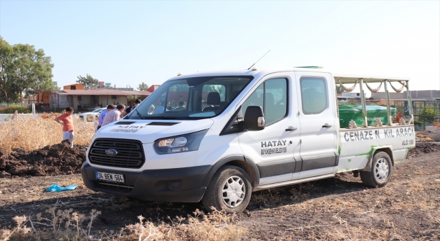 Adana’da bırakıldığı otomobilde yaşamını yitiren çocuğun cenazesi defnedildi