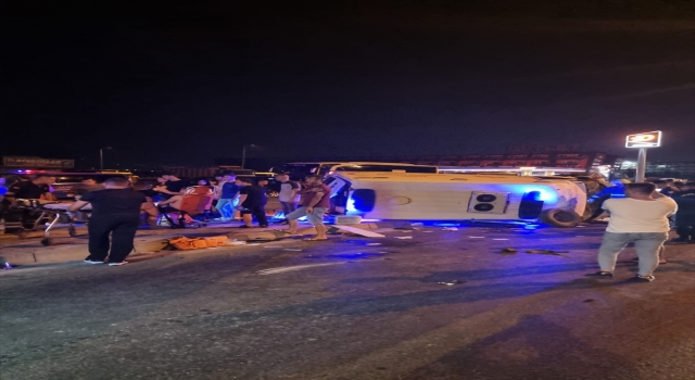 Alanya’da ambulans ile otomobilin çarpıştığı kazada 3 kişi yaralandı