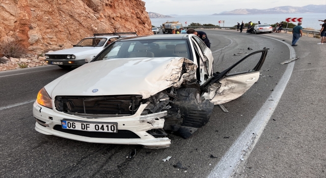Antalya’da 3 aracın karıştığı kazada 1 kişi yaralandı