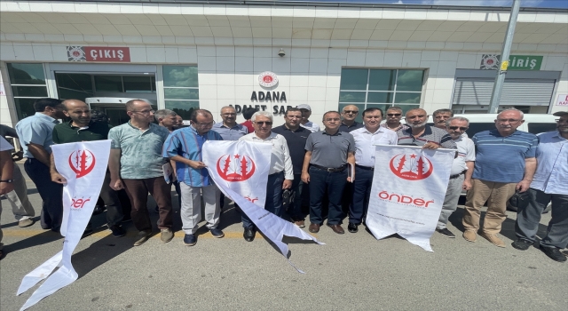 Adana ve çevre illerde şarkıcı Gülşen’in imam hatiplilerle ilgili sözlerine tepki