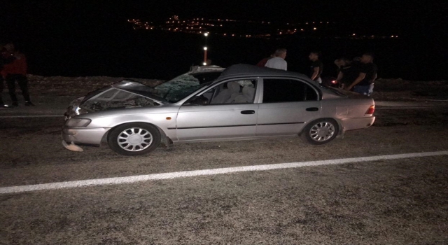 Antalya’da ata çarpan otomobildeki 5 kişi yaralandı