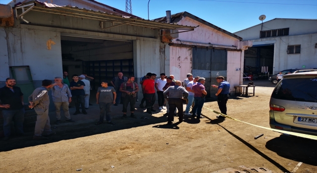 Gaziantep’te bir iş yerine düzenlenen silahlı saldırıda 4 kişi yaralandı