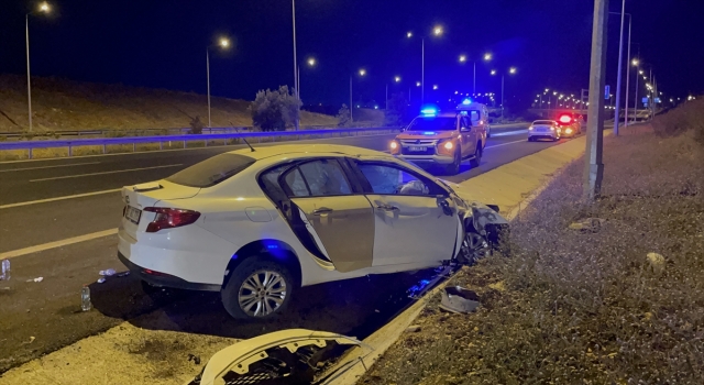 Adana’da devrilen otomobildeki 4 kişi yaralandı