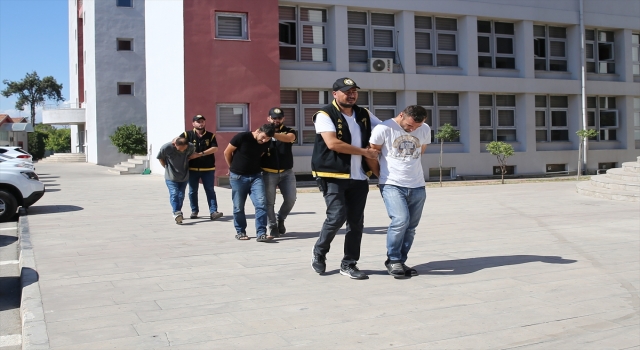 Adana’da metruk evde erkek cesedi bulunmasıyla ilgili 3 kişi tutuklandı