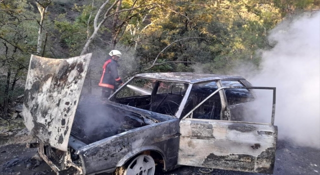 Mersin’de seyir halindeki otomobilde yangın çıktı
