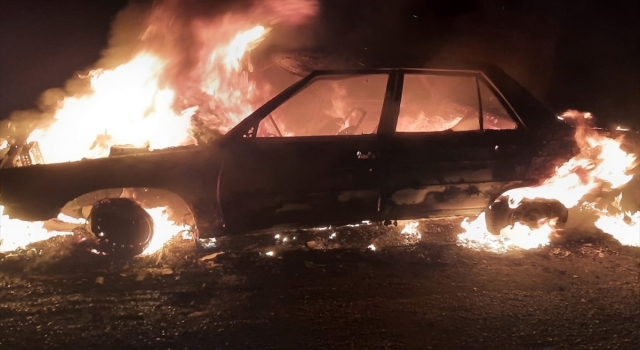 Burdur’da alev alan otomobil itfaiye ekiplerince söndürüldü