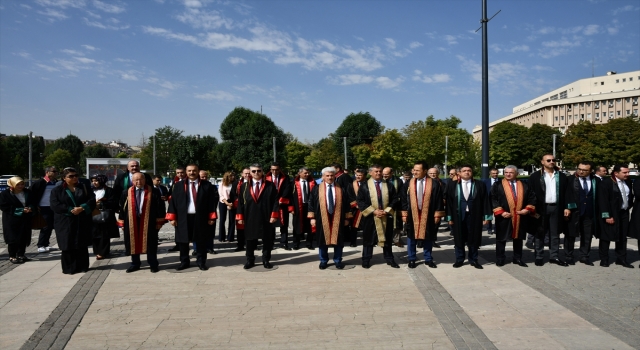 Gaziantep’te Adli Yıl Açılışı dolayısıyla Atatürk Anıtı’na çelenk bırakıldı