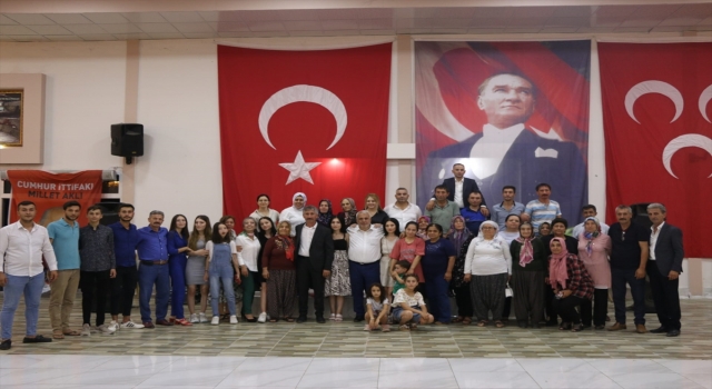 Adana’da MHP’ye katılan 300 kişiye törenle rozet takıldı
