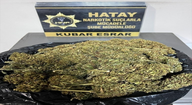 Hatay’da uyuşturucu ele geçirilen otomobildeki 2 şüpheli gözaltına alındı