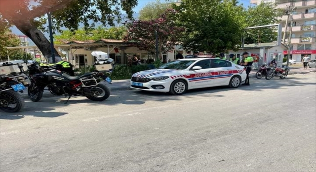 Finike’de trafik denetimlerinde 404 sürücüye ceza uygulandı