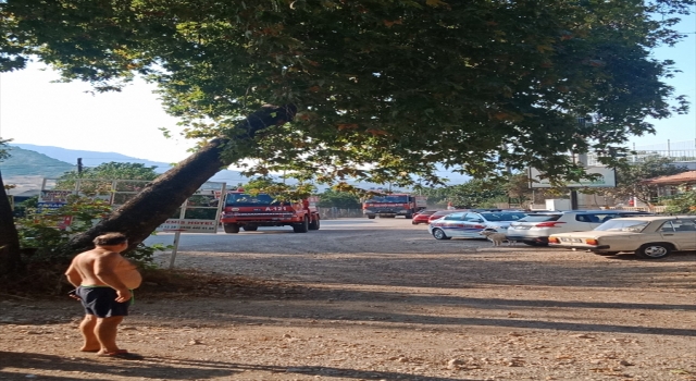 Antalya’da Adrasan Sahili’ne yakın bölgede çıkan orman yangınına müdahale ediliyor