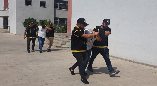 Adana’da üç kişinin cep telefonlarını çalan iki kapkaç zanlısı tutuklandı