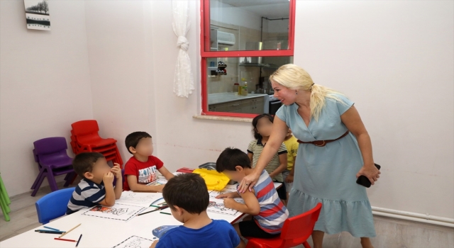 Rektör Özkan, çöp evde bulunup Antalya’da koruma altına alınan çocuğu ziyaret etti: