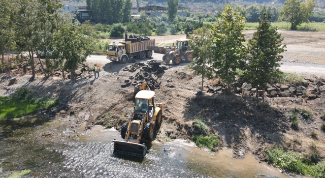 Osmaniye’de dere yatağı araç lastiklerinden temizlendi