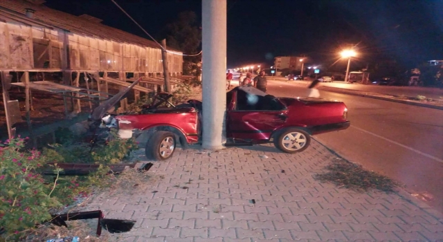 Antalya’da ciple otomobilin çarpıştığı kazada bir kişi öldü, 6 kişi yaralandı