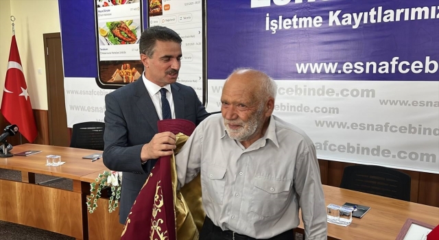 Isparta’da 76 yaşındaki değirmenci ”yılın ahisi” seçildi