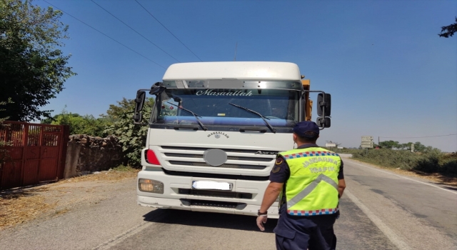 Adana’da yük ve yolcu taşıyan araçlara yönelik denetim yapıldı