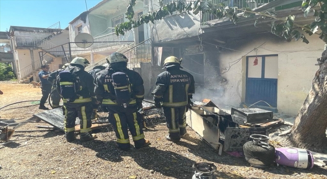 Antalya’da müstakil evde çıkan yangın hasara yol açtı