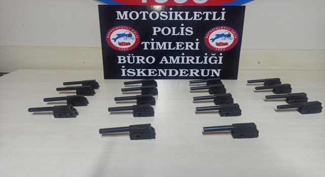 İskenderun’da otomobilde 18 tabanca namlusu ele geçirildi