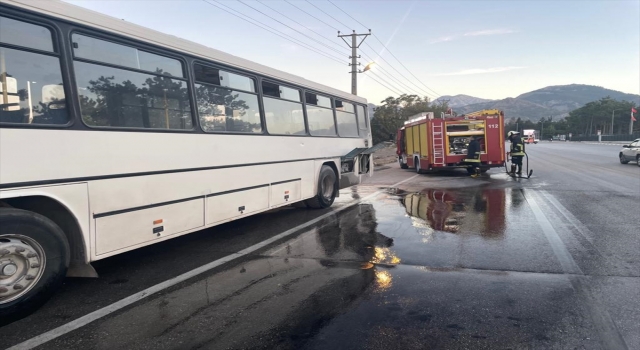 Isparta’da park halindeki otobüste çıkan yangın hasara neden oldu