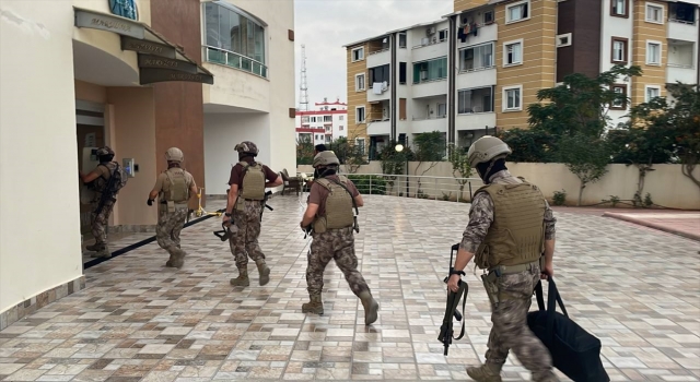 Mersin’de çağrı merkezi kurarak Almanları dolandırdıkları iddiasıyla 30 şüpheli yakalandı