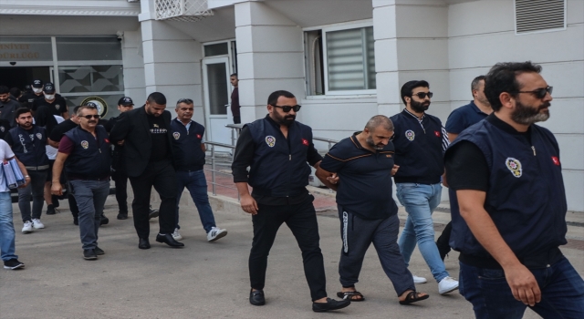 Mersin’deki çağrı merkezi üzerinden Almanları dolandırdıkları iddiasıyla 12 zanlı tutuklandı