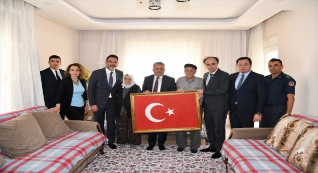 Antalya Valisi Ersin Yazıcı, Korkuteli’de şehit ailesini ziyaret etti