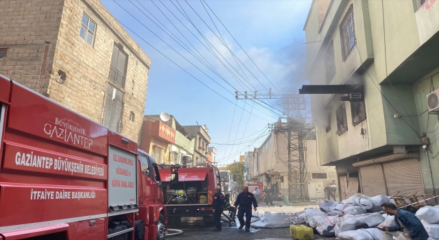 Gaziantep’te iplik atölyesinde çıkan yangında 3 işçi dumandan etkilendi