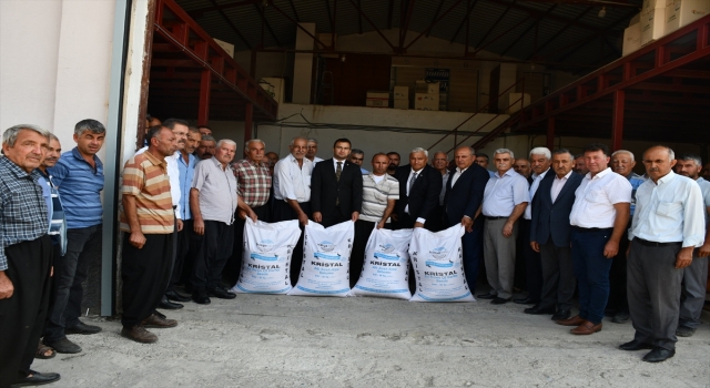 Sumbas’ta çiftçilere 11,5 ton yerli arpa tohumu dağıtıldı