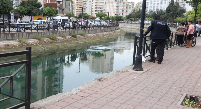 Adana’da sulama kanalına düşen aracın sürücüsü kurtarıldı
